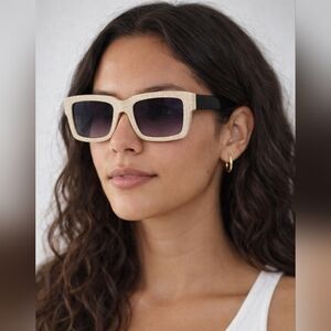 NWT Linda Farrow Luxe Cream Snakeskin Sunglasses